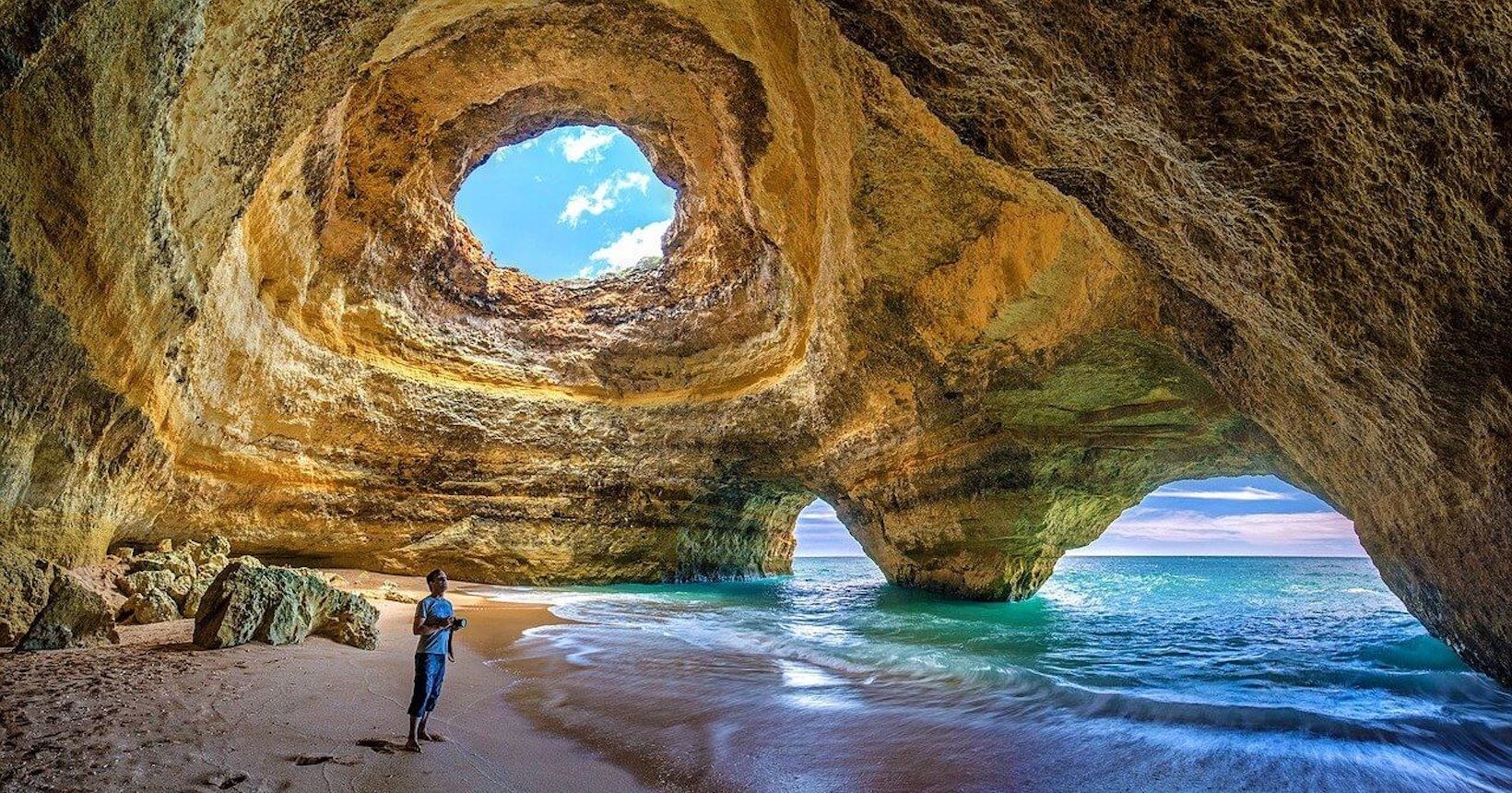 Gruta de Benagil, no Algarve, Portugal